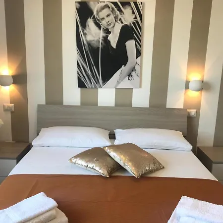 Hollywood - Parcheggio Privato ベッド・アンド・ブレックファスト