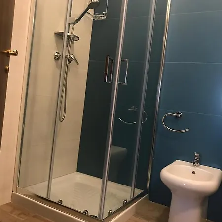 Hollywood - Parcheggio Privato ポルト・チェザーレオ