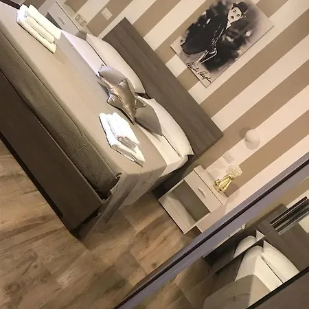 Hollywood - Parcheggio Privato ベッド・アンド・ブレックファスト *