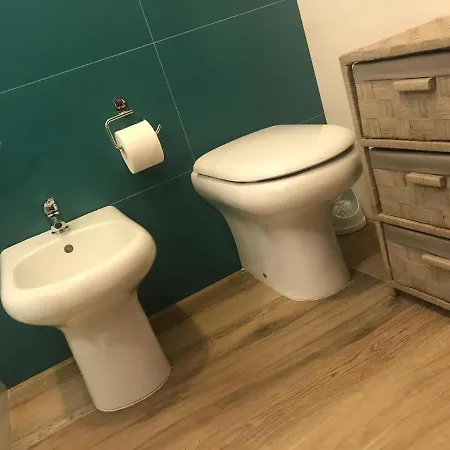 Hollywood - Parcheggio Privato ポルト・チェザーレオ