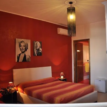 Hollywood - Parcheggio Privato ポルト・チェザーレオ