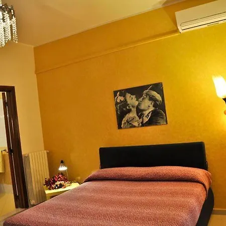 Hollywood - Parcheggio Privato ベッド・アンド・ブレックファスト ポルト・チェザーレオ