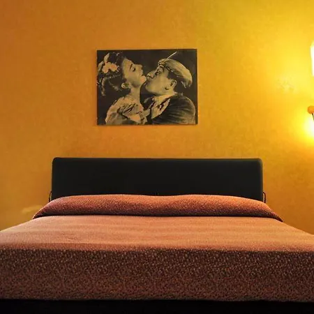 Hollywood - Parcheggio Privato ベッド・アンド・ブレックファスト *