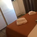 Hollywood - Parcheggio Privato * 切萨雷奥港