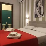 Hollywood - Parcheggio Privato 住宿加早餐酒店 *