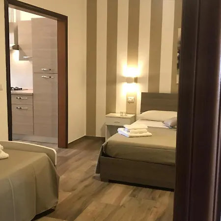 Hollywood - Parcheggio Privato *
