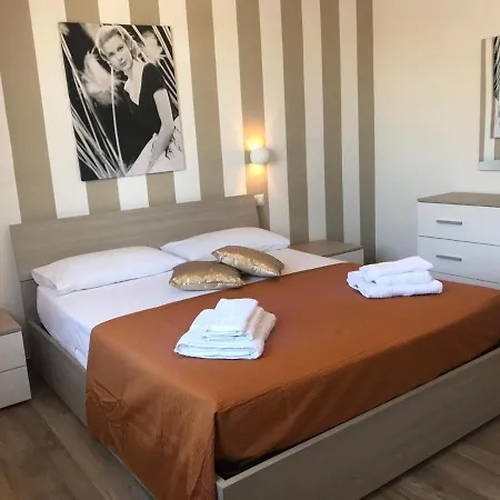 Hollywood - Parcheggio Privato * Porto Cesareo
