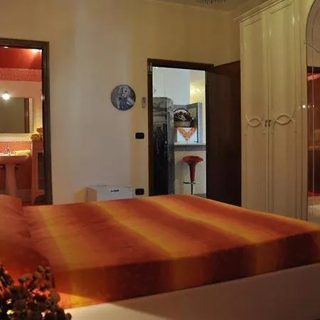 Hollywood - Parcheggio Privato *