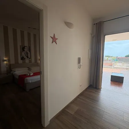 Hollywood - Parcheggio Privato