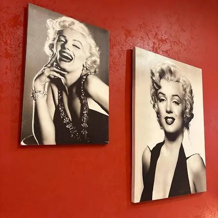 Hollywood - Parcheggio Privato