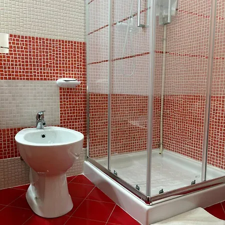 Hollywood - Parcheggio Privato