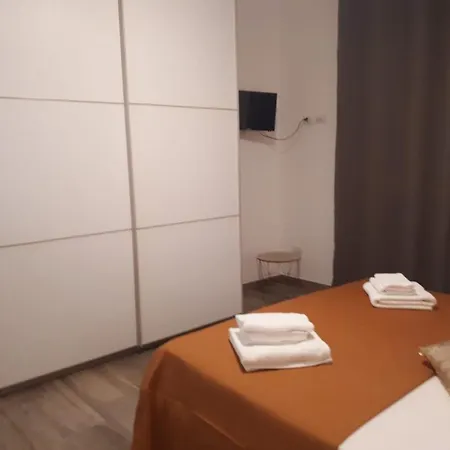 Hollywood - Parcheggio Privato