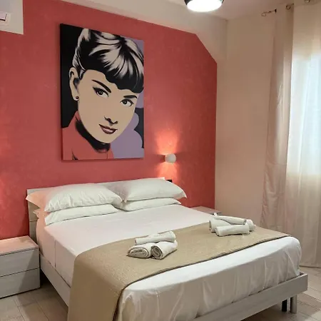 Hollywood - Parcheggio Privato Nocleg ze śniadaniem Porto Cesareo