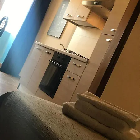 Hollywood - Parcheggio Privato *