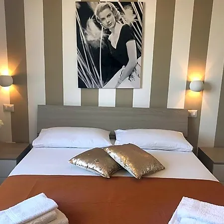 Hollywood - Parcheggio Privato Bed & Breakfast *