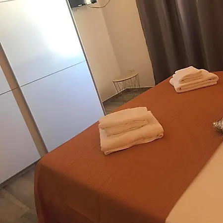 Hollywood - Parcheggio Privato