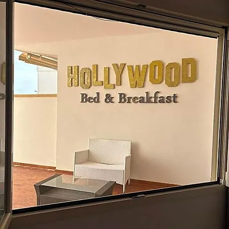 Hollywood - Parcheggio Privato *