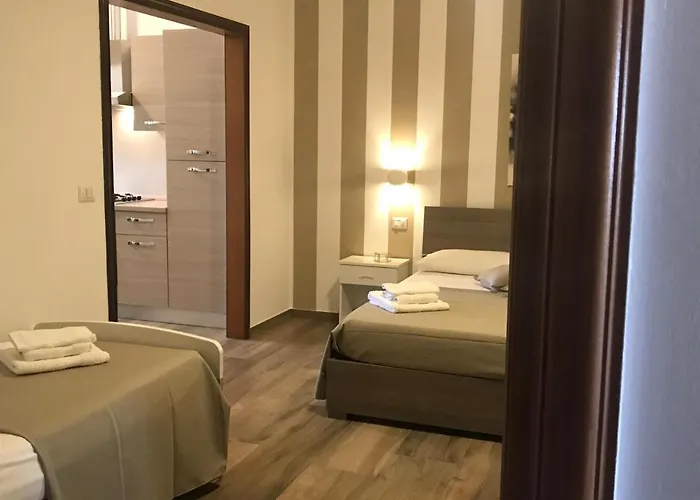 Hollywood - Parcheggio Privato *