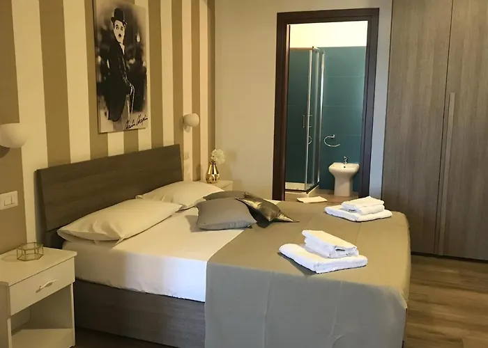 Hollywood - Parcheggio Privato *